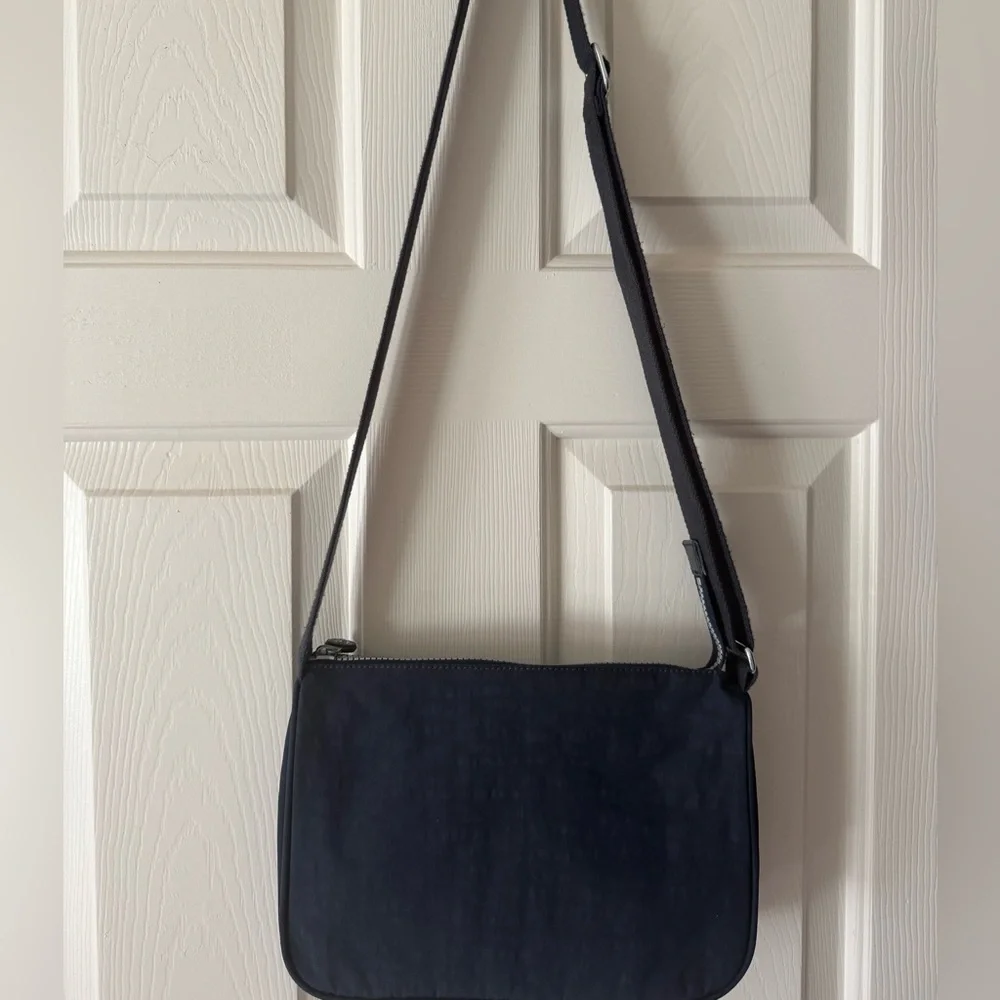 Kipling Callie Crossbody Bag - Navy with Silvertone Hardware. 
Great Bag! 💙🩶 - Picture 3 of 12
